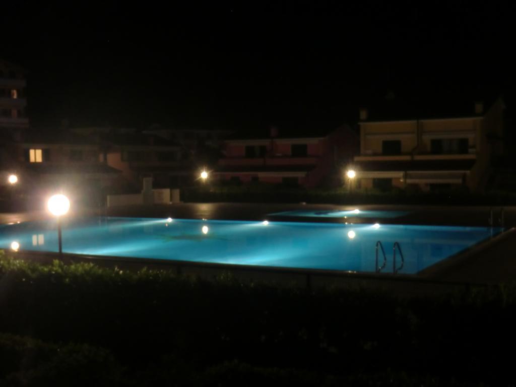 קאורלה Residence Villaggio Dei Fiori Con Piscina E Posto Spiaggia Incluso חדר תמונה